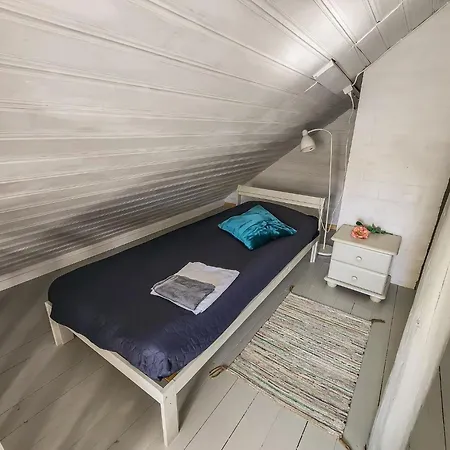 Den Lilla Roeda Stugan By Interhome