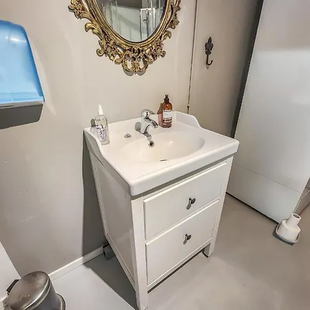 Den Lilla Roeda Stugan By Interhome *