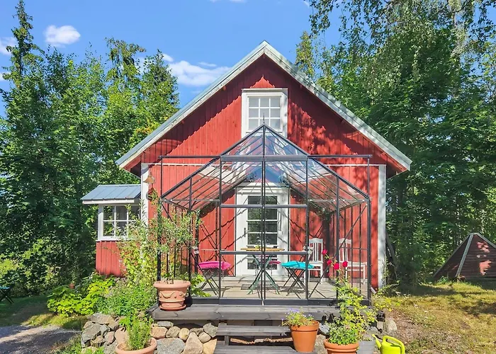 Den Lilla Roeda Stugan By Interhome