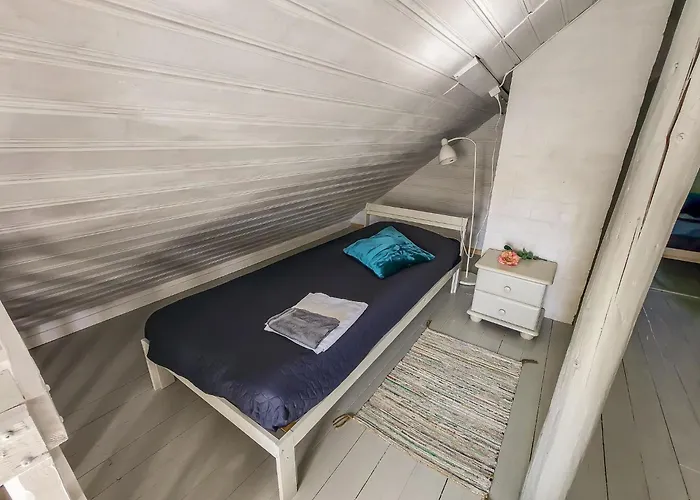 Den Lilla Roeda Stugan By Interhome